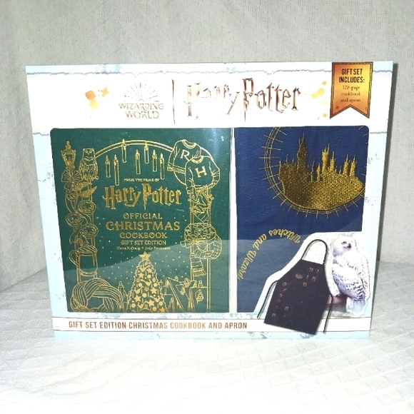 Wizarding World Harry Potter Gift Set Edition Christmas Cookbook and Apron - Picture 7 of 7